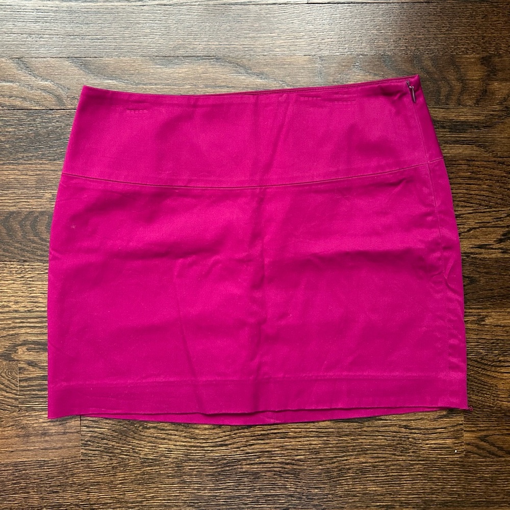 Hot pink skirt! 💞follow @thrift4u.ella on Instagram for 10% off!
